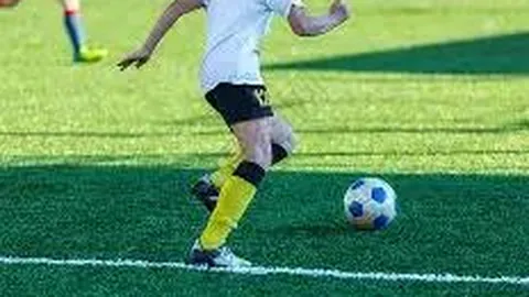 张纪中与69岁小女儿温馨互动，父女情深宛如祖孙